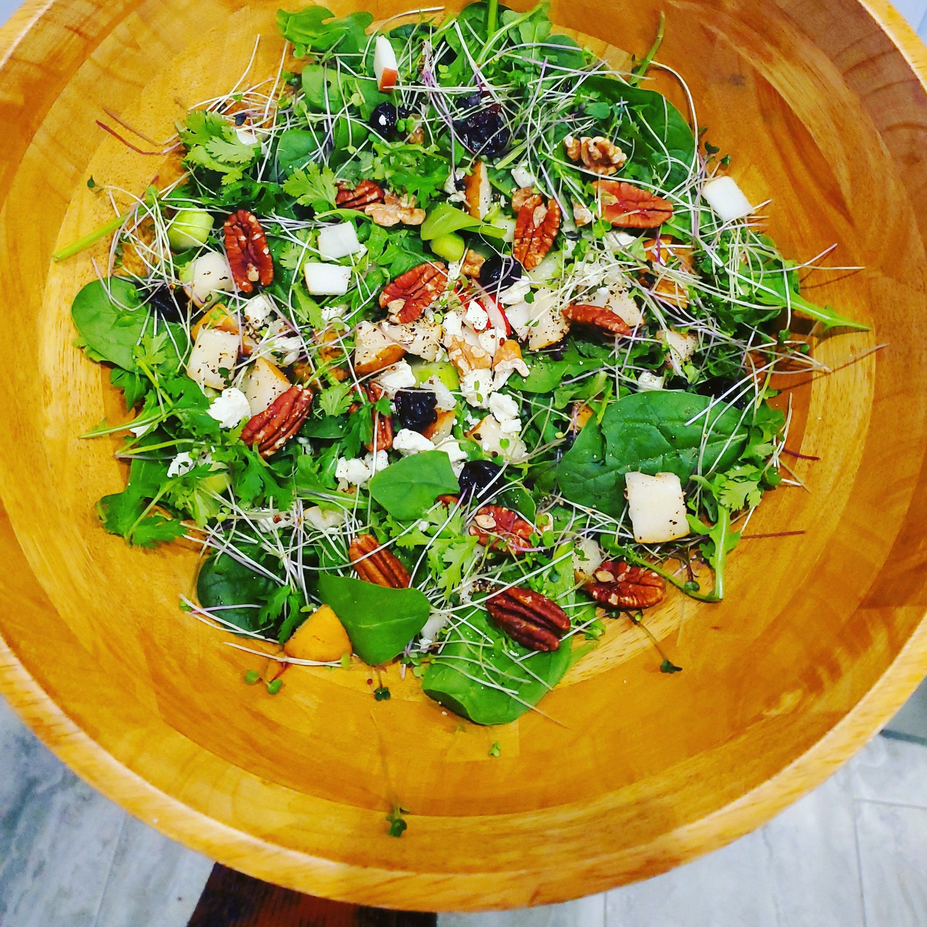 Autumn Pear &amp; Pecan Sharing Salad
 &ndash; Hamama