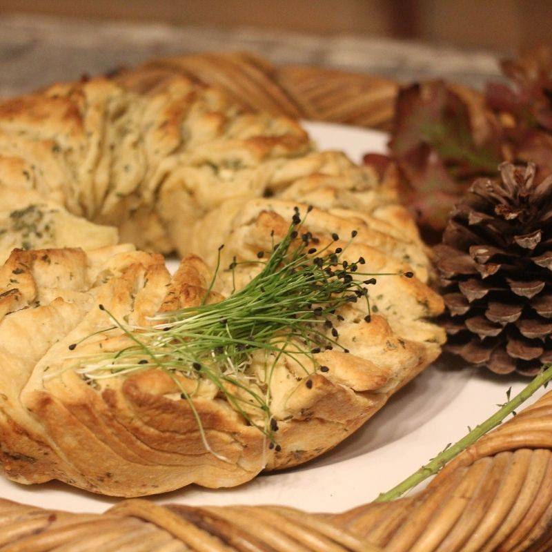 Garlicky Chives Micro-herbs Pull Apart Bread